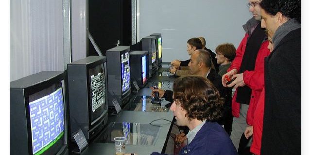 Playtime Retrogaming exhibit by siabelle arvers villette numérique 2002