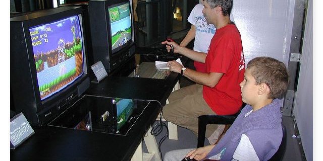 Playtime Retrogaming exhibit by siabelle arvers villette numérique 2002