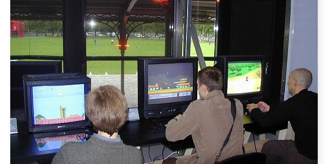 Playtime Retrogaming exhibit by siabelle arvers villette numérique 2002