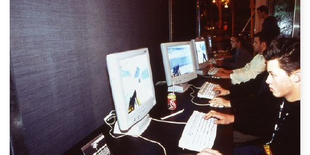 Playtime Retrogaming exhibit by siabelle arvers villette numérique 2002